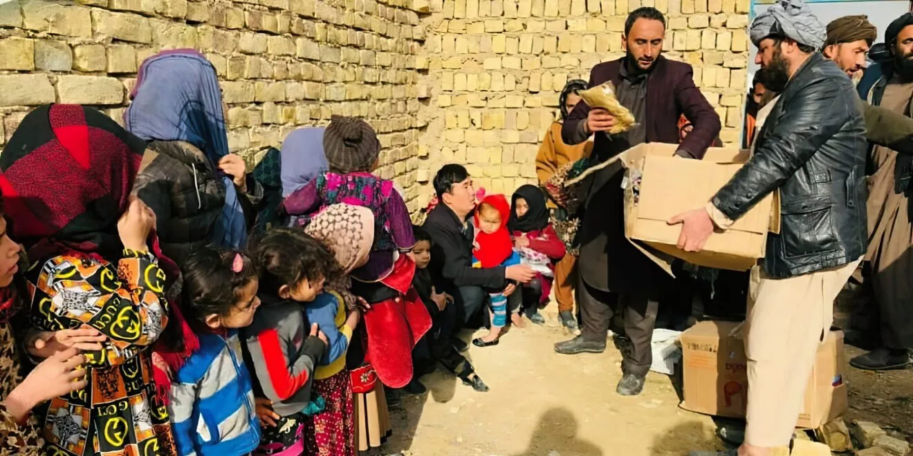 Gate of Hope volunteers distributing aid boxes to families and children in need in Afghanistan