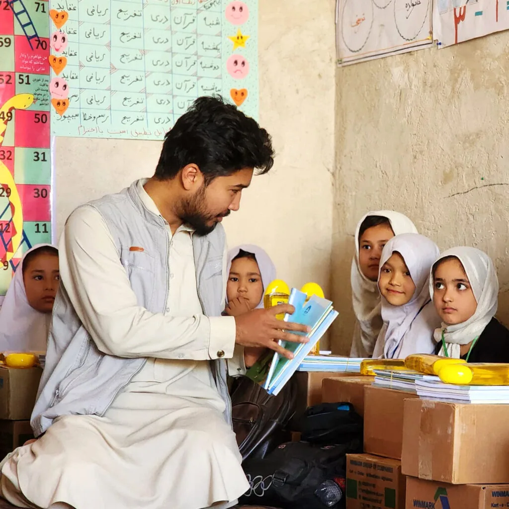 Gate of Hope — food and clothing distribution for Afghan families, photo 3